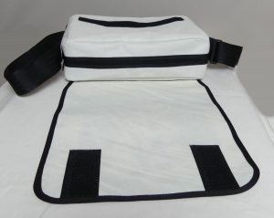 Offene Tasche mit Klettverschluss