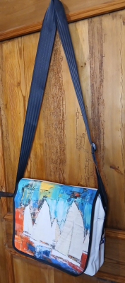 Preview: Schultertasche A4+  mit Yachtgemälde "Schön Bunt"