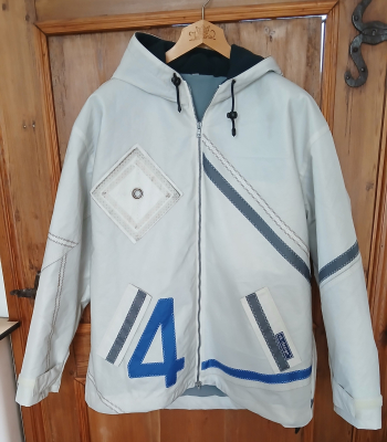 Segeltuchjacke mit Kapuze