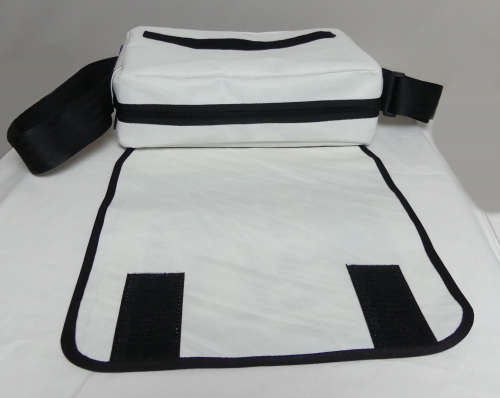 Offene Tasche mit Klettverschluss