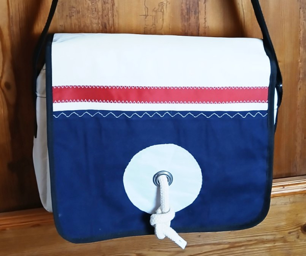 Schultertasche mit Yachtgemälde der Marinemalerin Heinke Böhnert