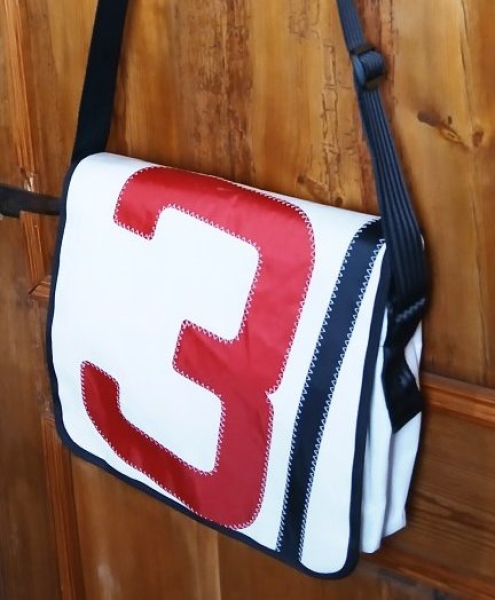 Schultertasche mit Yachtgemälde der Marinemalerin Heinke Böhnert