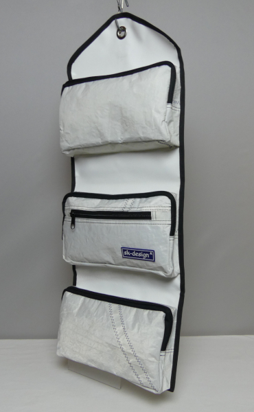 Kulturtasche zum Aufhängen hängend